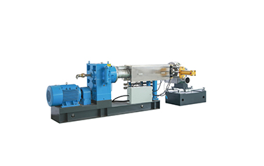 How does the temperature control system of the rubber extrus